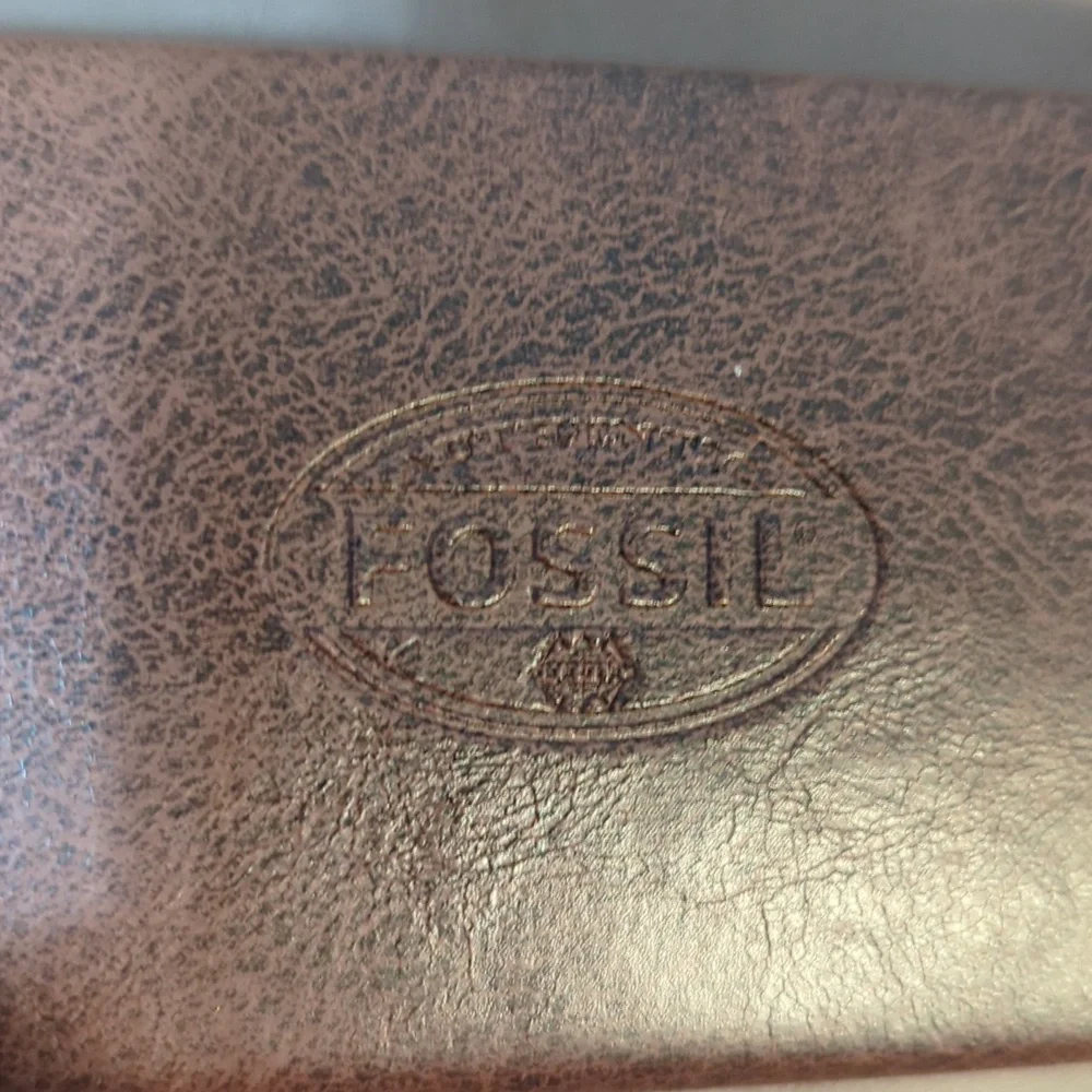 Authentic Fossil Dark Brown Hard Clamshell Eyeglass Sunglasses Travel Case